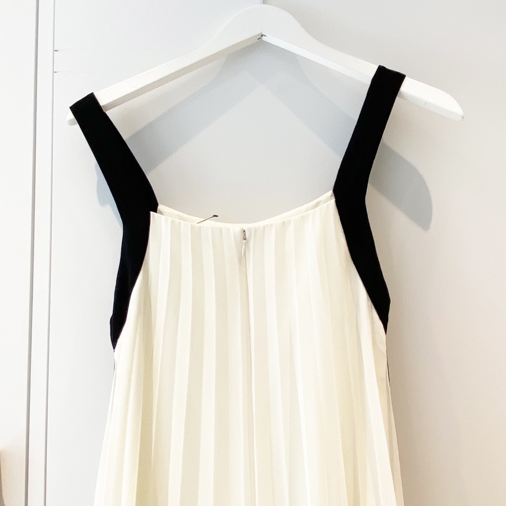 𝅺BNWOT Club Monaco Pleated Jumpsuit - Picture 7 of 8